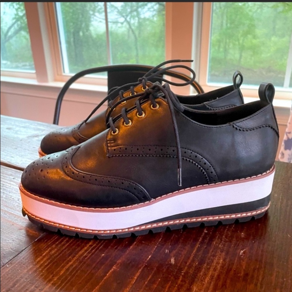 Beautiful 🤩 Black & White Oxfords Shoes 👟
